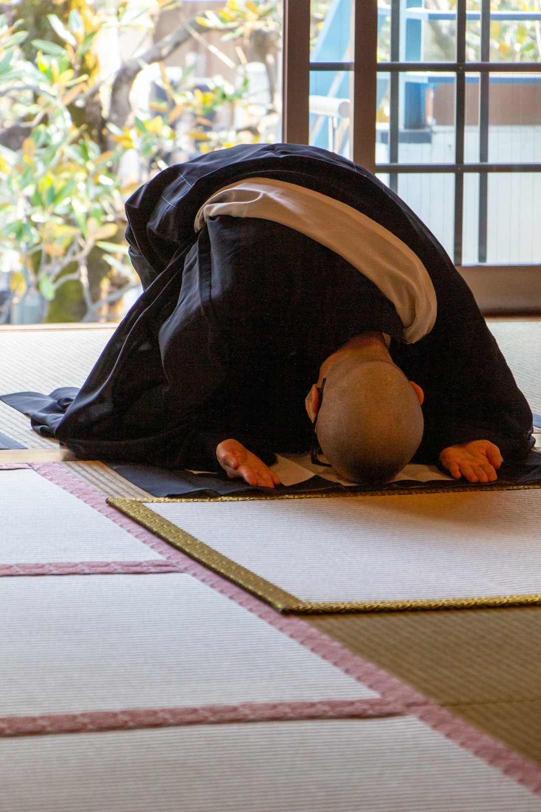 about-02 A Japanese Zen Buddhist nun bowing